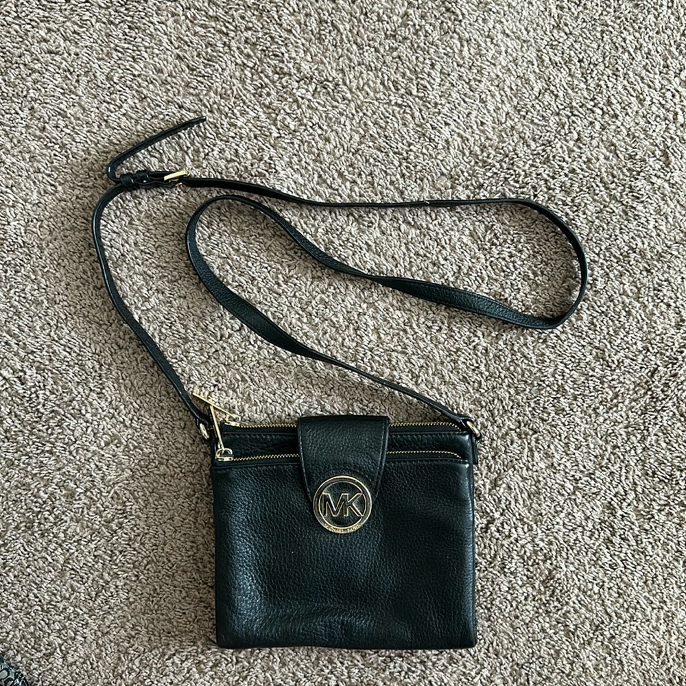 Michael kors cross body purse